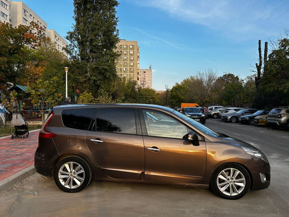RENAULT Grand Scenic 2010 — imagine 3