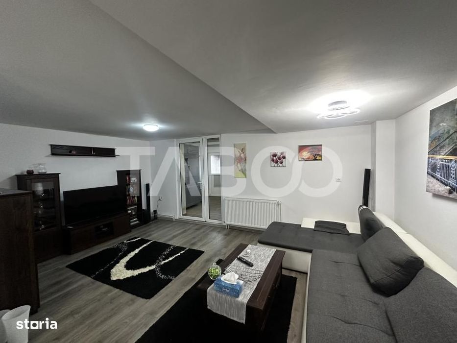 Casa individuala din 2 apartamente de vanzare formata si piscina