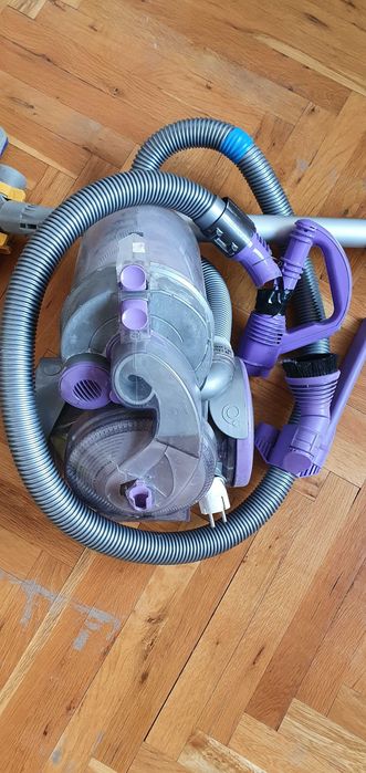 Прахосмукачка "Dyson" с перфектно работещ двигател