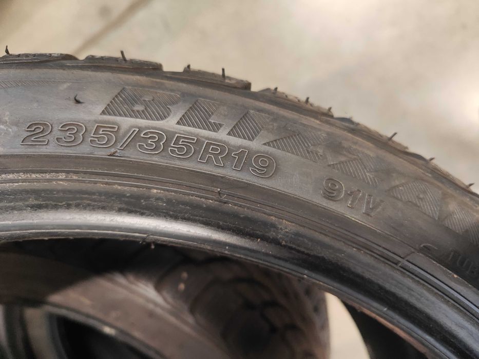 2бр. зимни гуми 235/35/19 Bridgestone