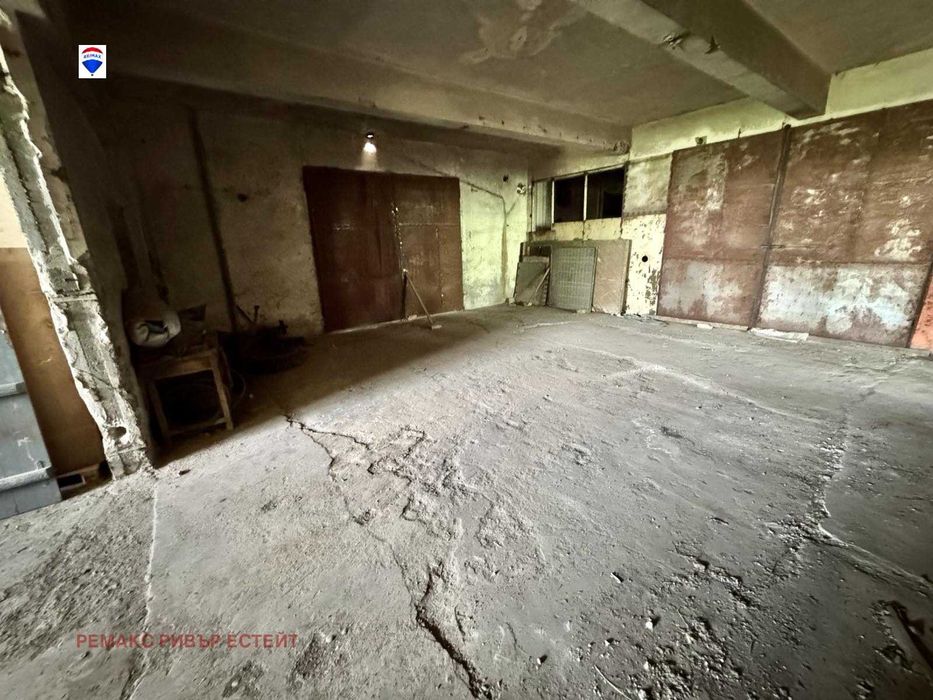 Продава се Промишлена сграда в с. Пиргово, Област Русе - 1424 кв.м за 245 €/кв.м - Снимка #12