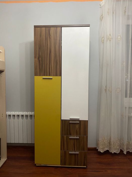 Продам стол ,шкаф,полку