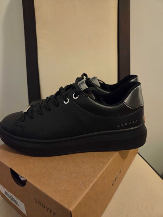 Дамски кецове в червен цвят