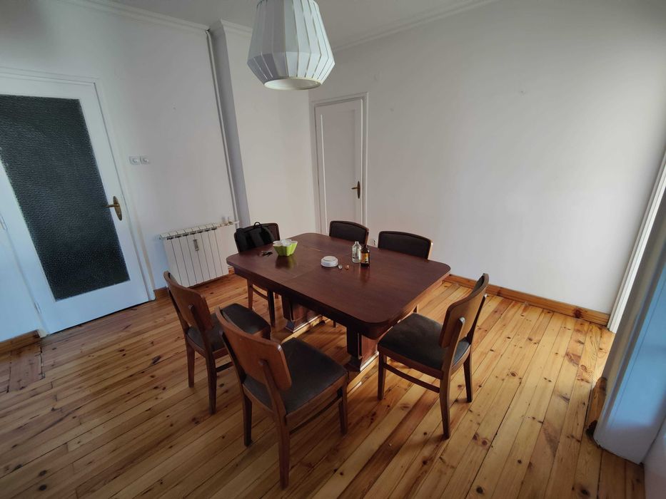 Старинна трапезна маса с 6 стола