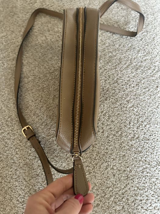 geanta guess medie crossbody maro