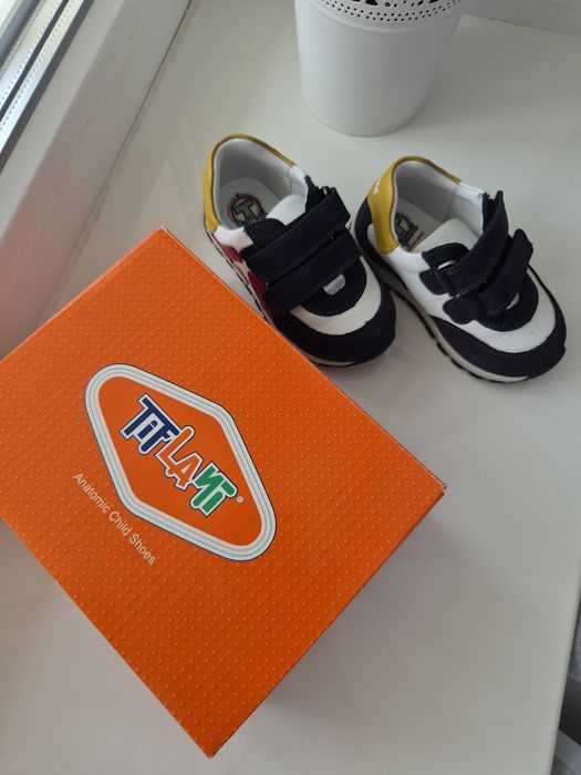 Кроссовки детские