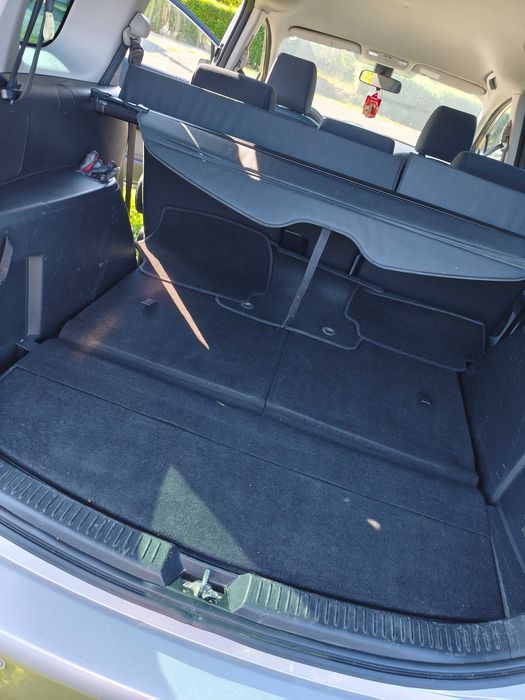 Vând Mazda 5. 7 locuri