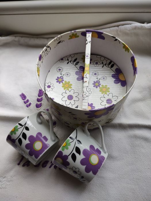 set 2 ceșcuțe+ farfuriuțe porțelan, noi