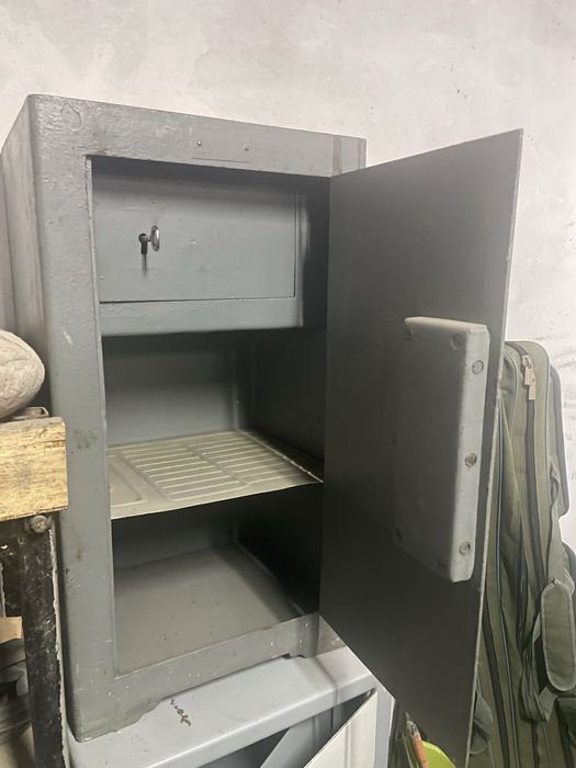 Советский металлический сейф