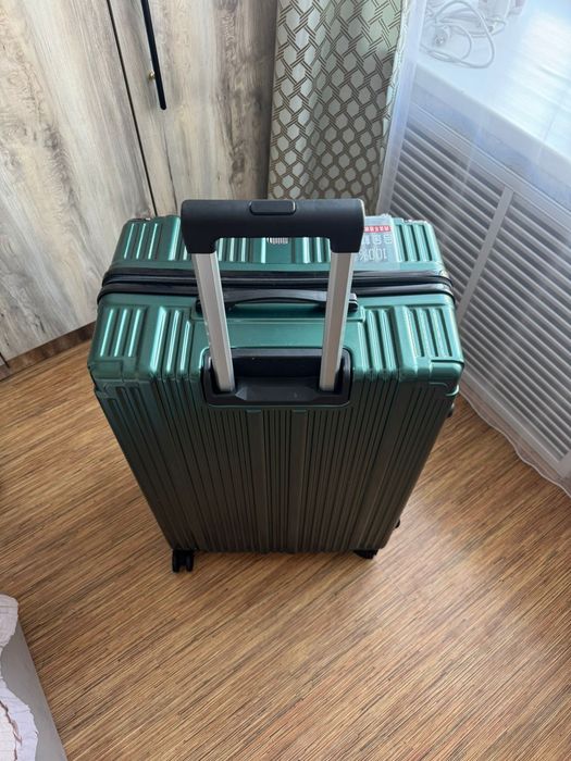 Продам чемодан большой