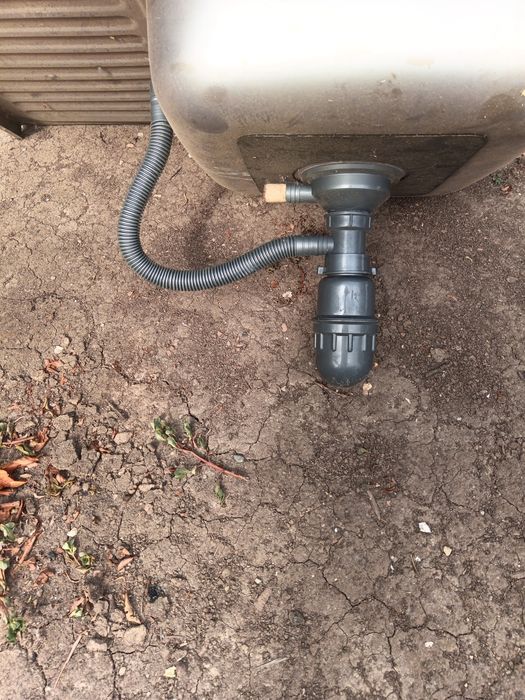 Кухненска мивка със сифон и смесител