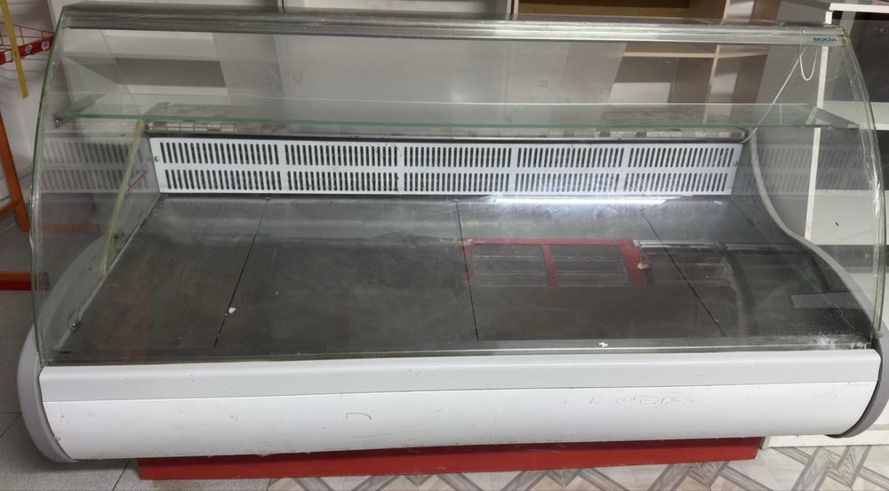 Продам холодильную витрину