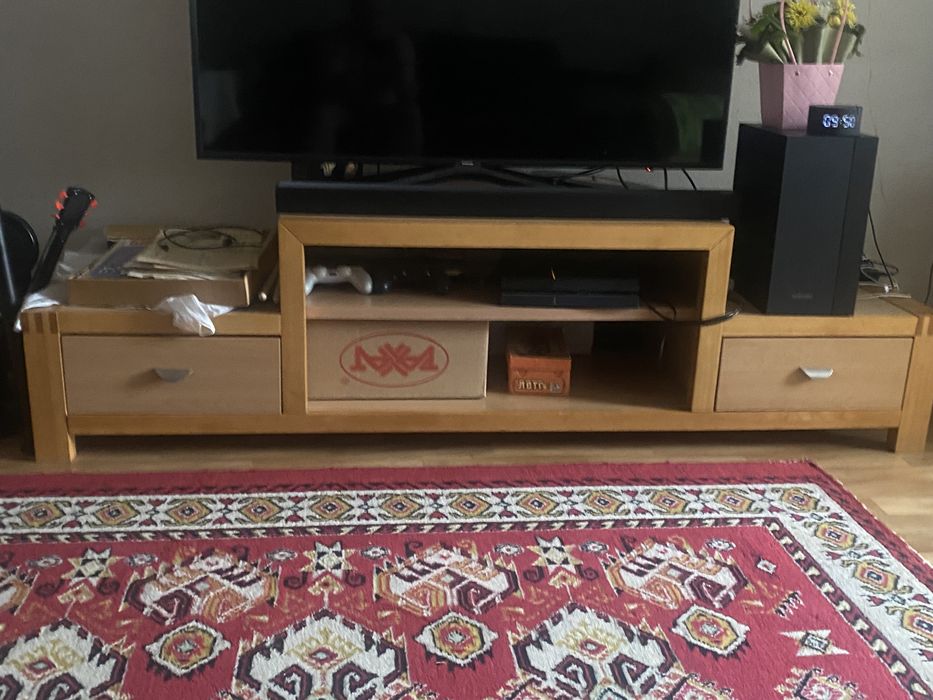 Продам стенку  с тумбой и столом