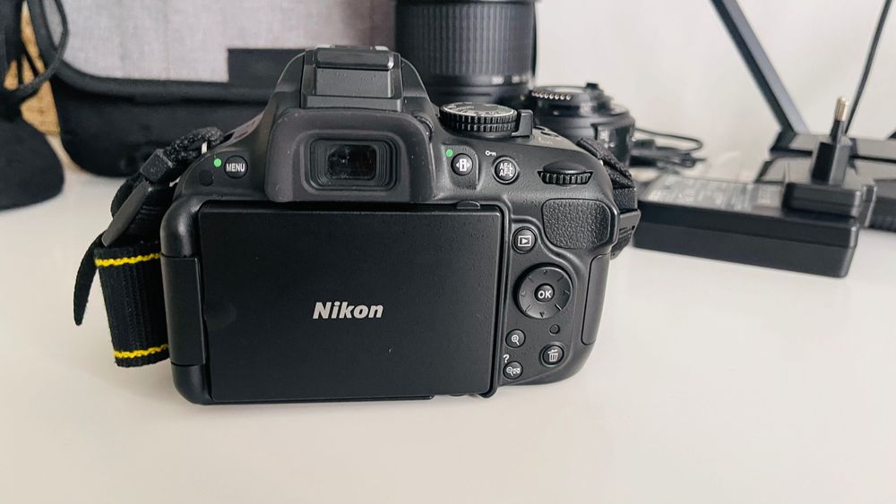 Nikon D5200 DSLR + 2 obiective VR | foarte puțin folosit