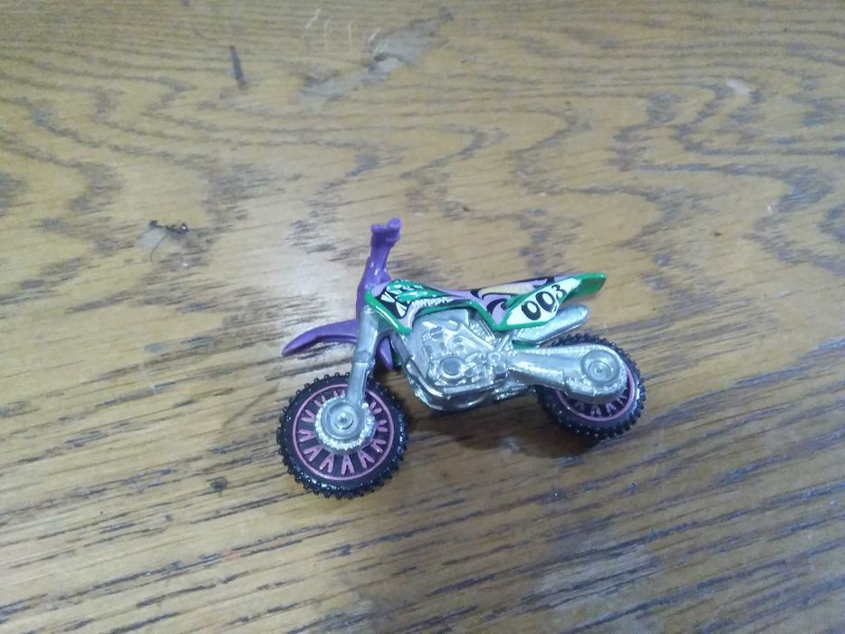 Маленькие игрушечные мотоцикл продаётся