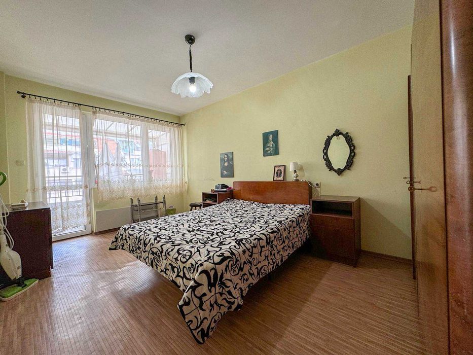 Продава се Тристаен апартамент в Бургас, Лазур - 104 кв.м за 2068 €/кв.м - Снимка #9