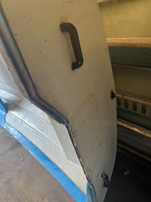 Продавам рибарска лодка