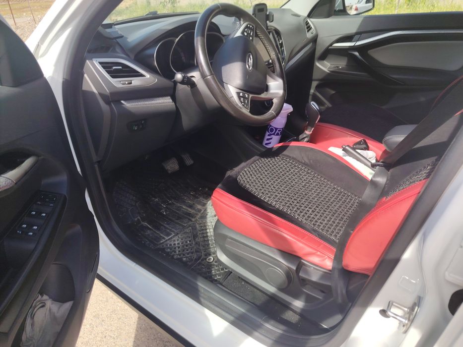 Sotiladi Lada VestaSW kross