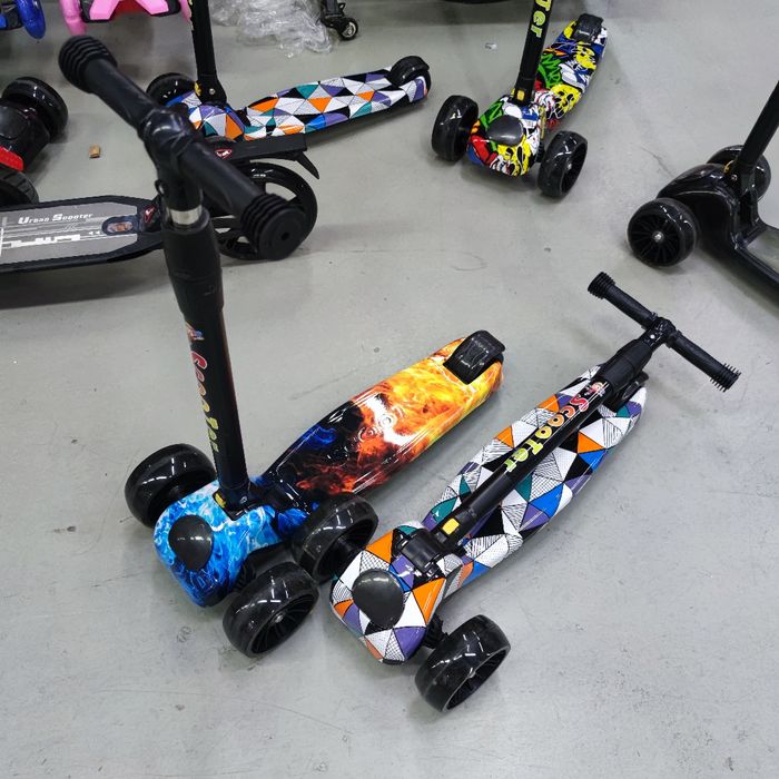 Самакат складной ручкой с музыкой