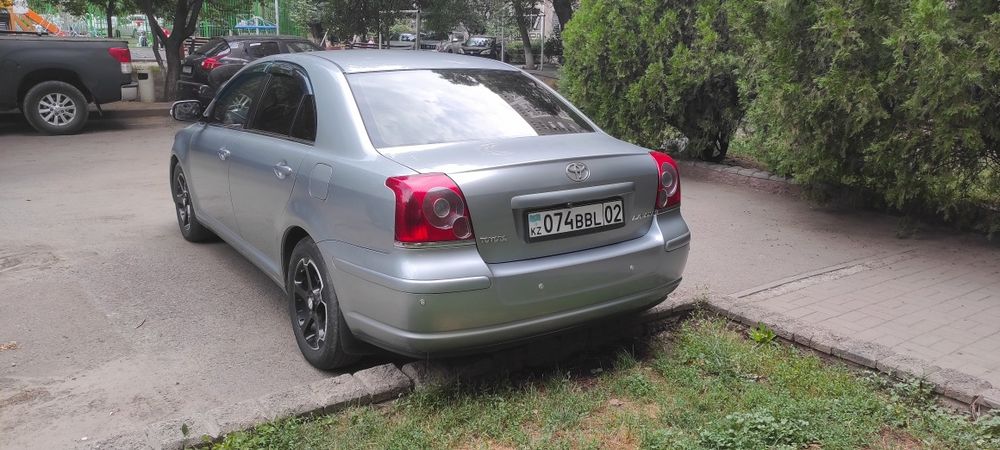 Продам автомобиль Тойота Авенсис