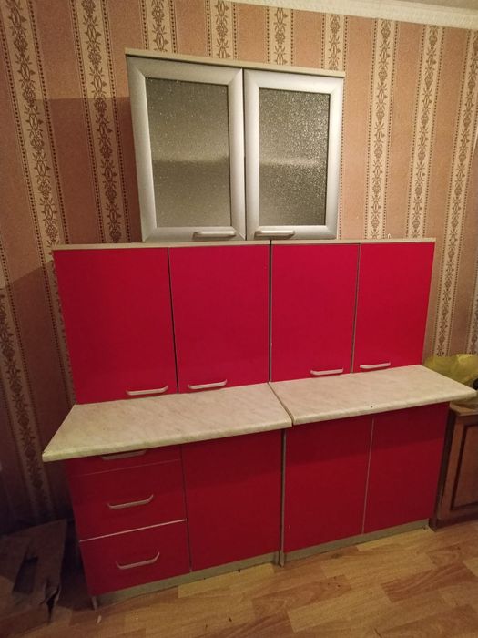 Продам кухонный гарнитур в хорошем состояний
