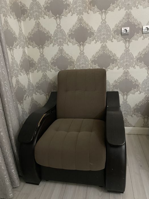 Продам кресла и диван коричневого цвета