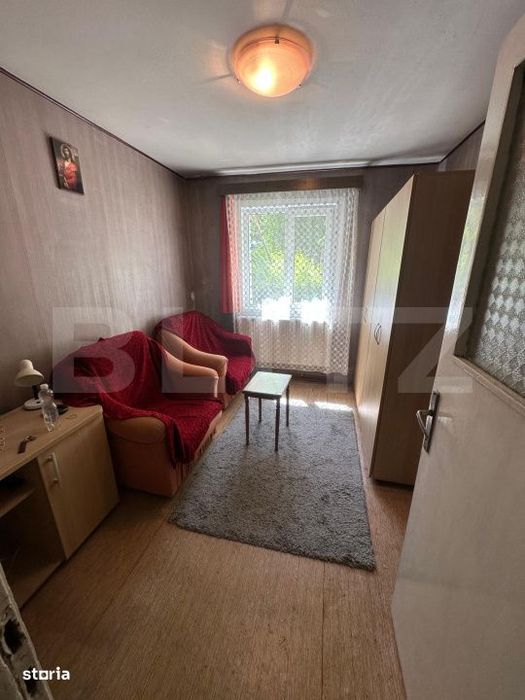 Apartament cu 3 camere, decomandate, boxa, centrala, zona Primaverii