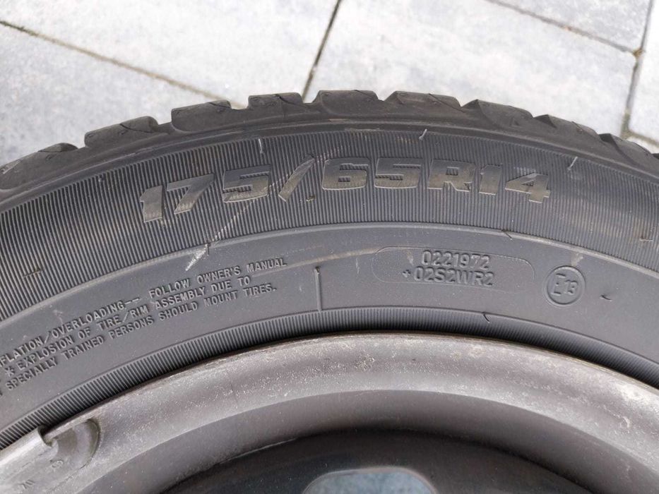 Jante tablă + Anvelope vară 175/65 R14. (4 bucati )