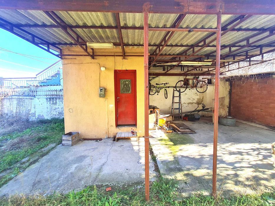 Продава парцел 1040 м2 със стара къща 120 м2 в Аспровалта, Гърция