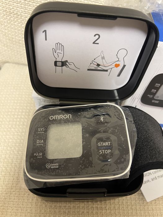 Апарат за кръвно OMRON RS3 INTELLI IT