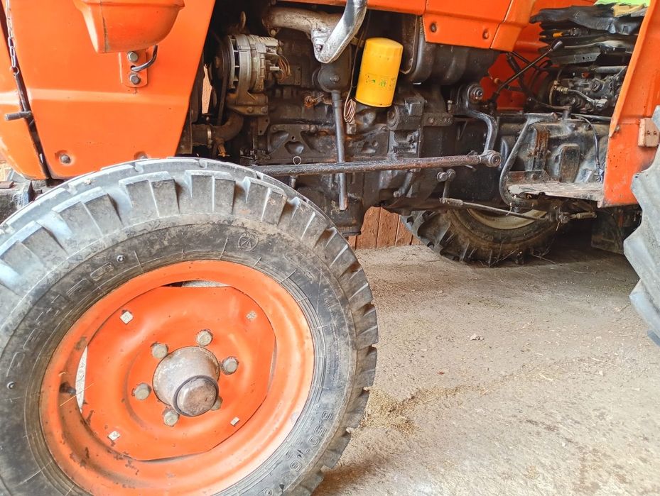 Tractor U445 și remorcă