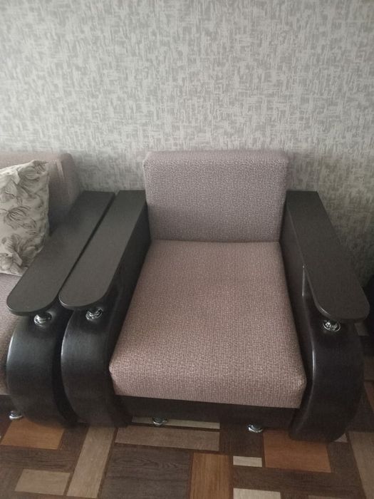 Продам угловой диван + кресло ,