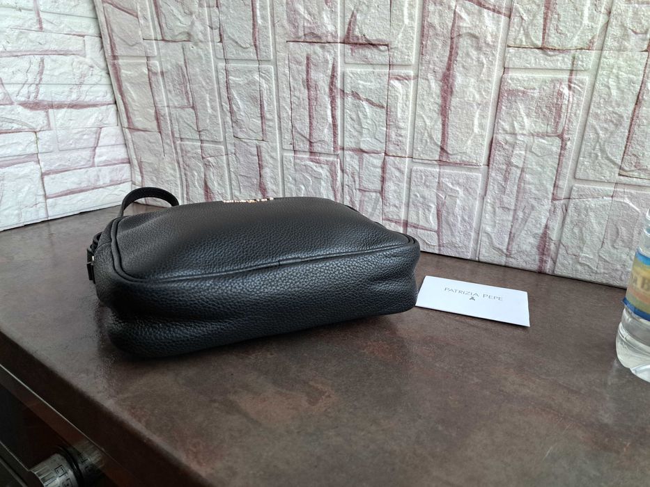 дамска черна чанта,Patrizia Pepe,малка чантичка-естествена кожа