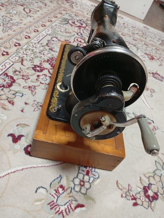 Продам швейную машину