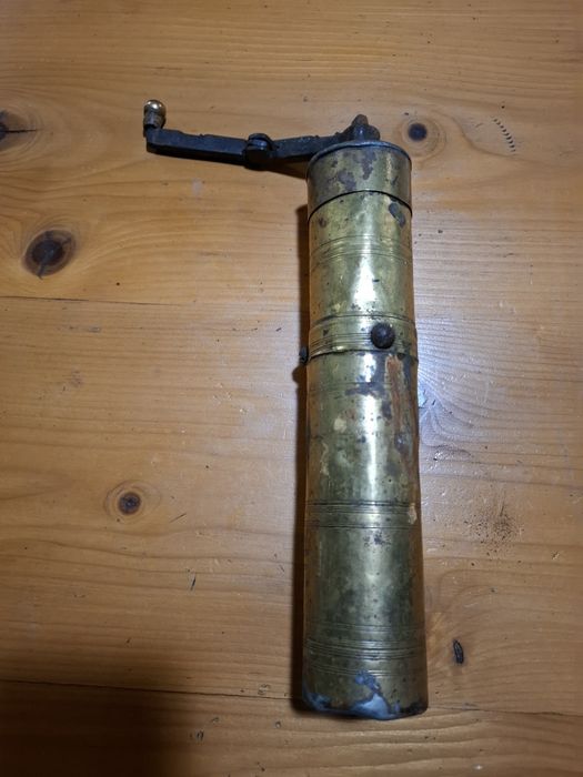 Мелничка за кафе много стара