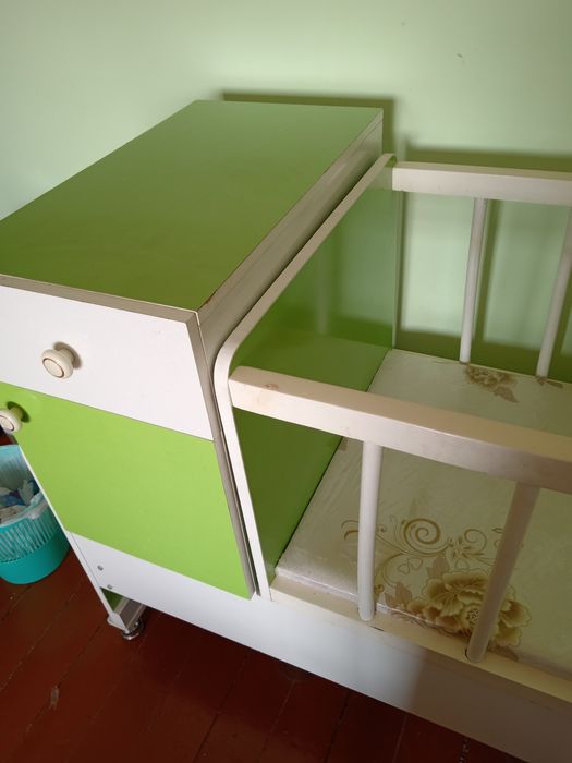 Болалар кравати ва беланчак