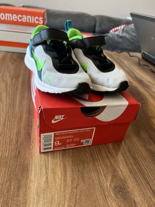 Маратонки Nike номер 26