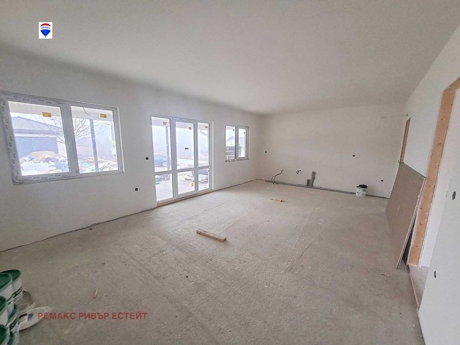 Продава се Къща в с. Басарбово, Област Русе - 161 кв.м за 1118 €/кв.м - Снимка #4