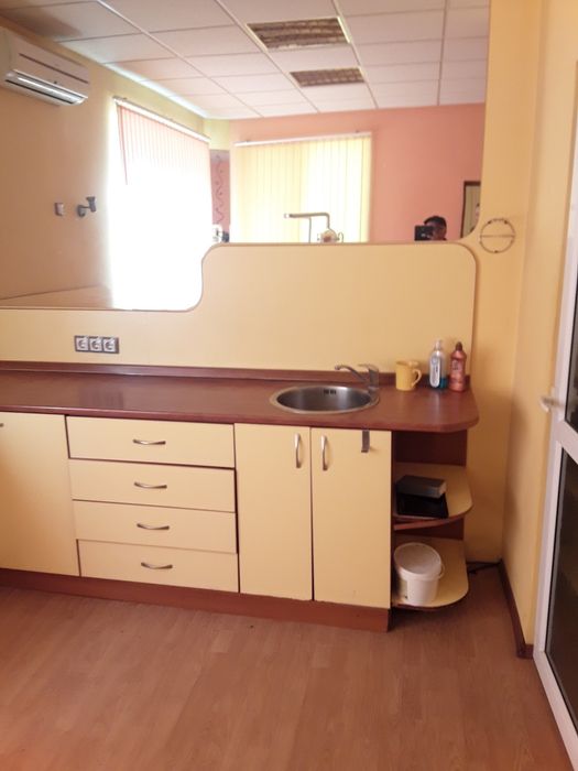 6Пълно оборудване стоматологичен  кабинет,от 2014г не работи .