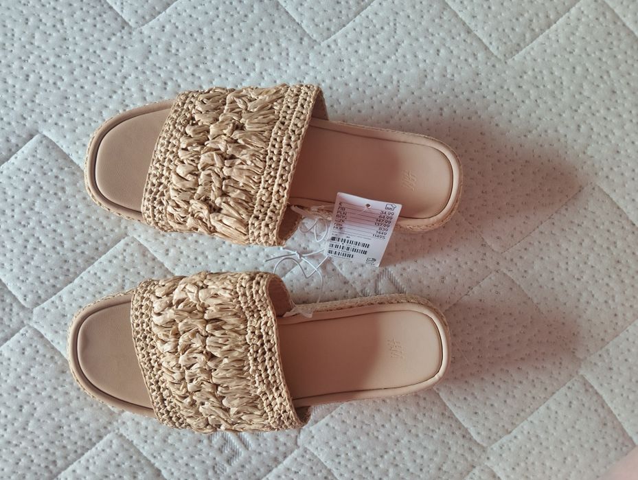 Нови дамски чехли. Цена 10€