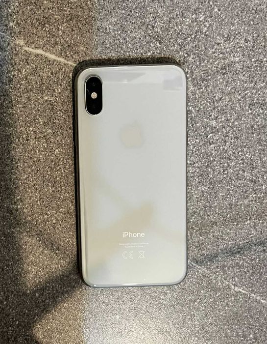 iPhone XS белый телефон