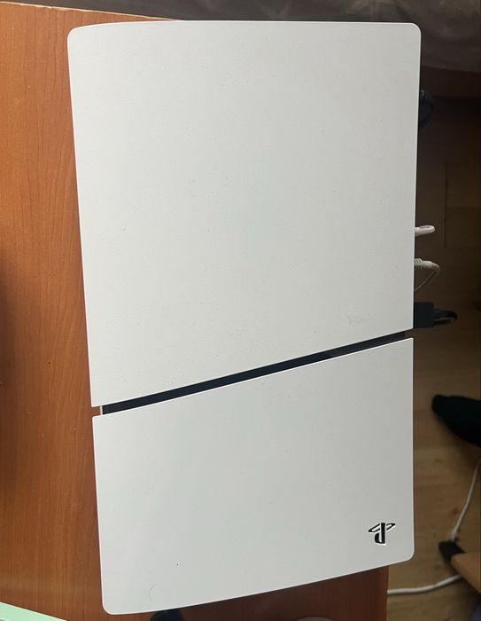 Vand ps 5 slim aproape nou 1 tb