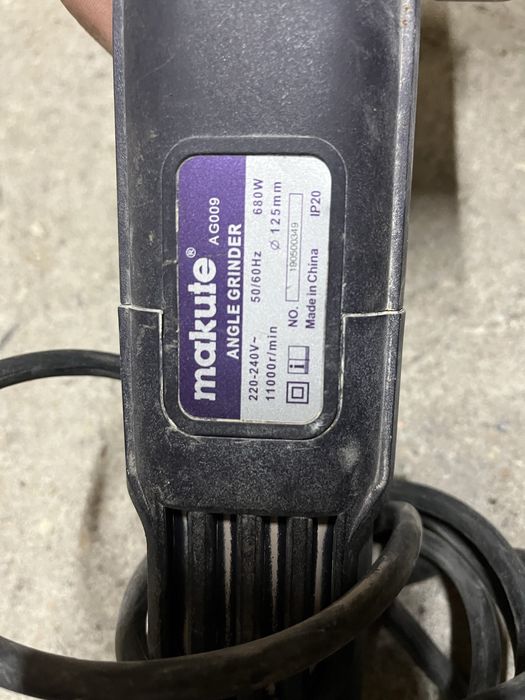 УШМ (болгарка) Makute AG009
