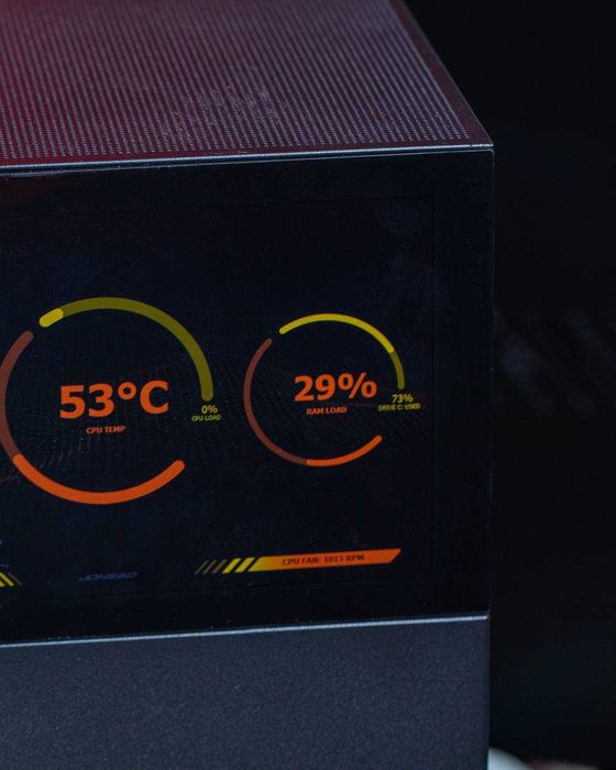 Необычный корпус со встроенным экраном от Jonsbo D41 STD LCD