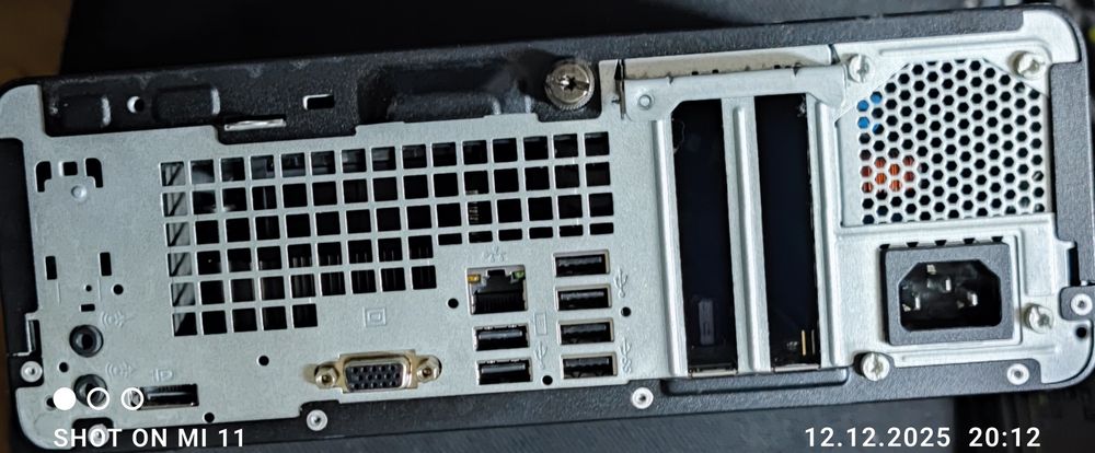 Продавам настолни компютри HP.