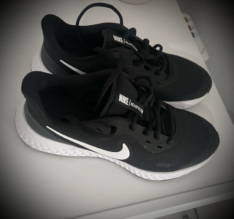 Adidasi NiKe Revolution