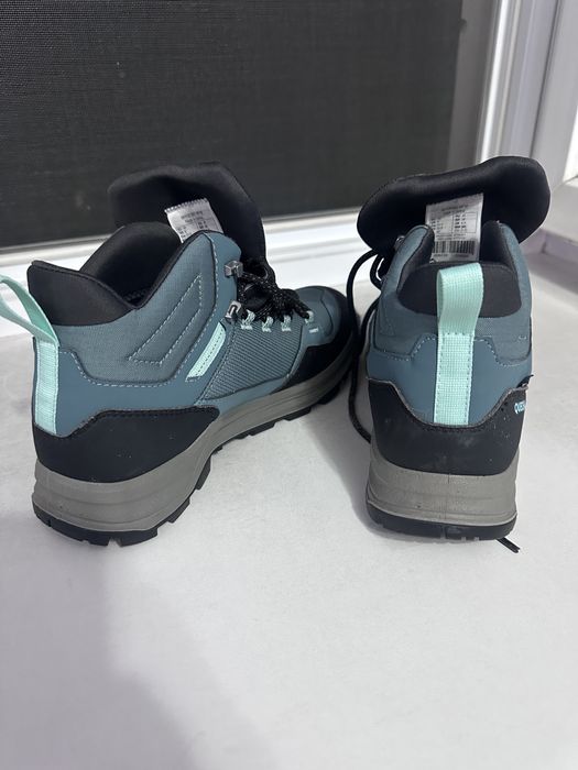 Продаю треккинговые ботинки Quechua