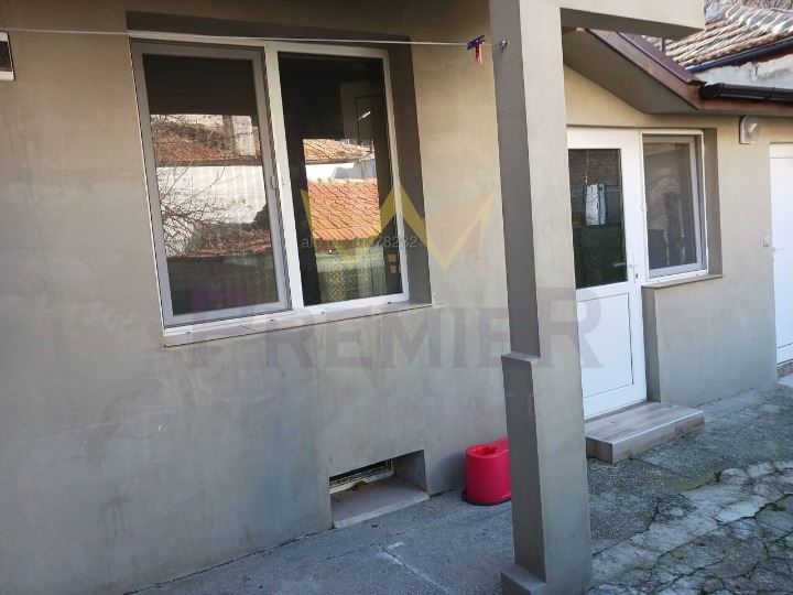 Дава се под наем Етаж от къща в Варна, Колхозен пазар - 80 кв.м за 295.8 € - Снимка #4