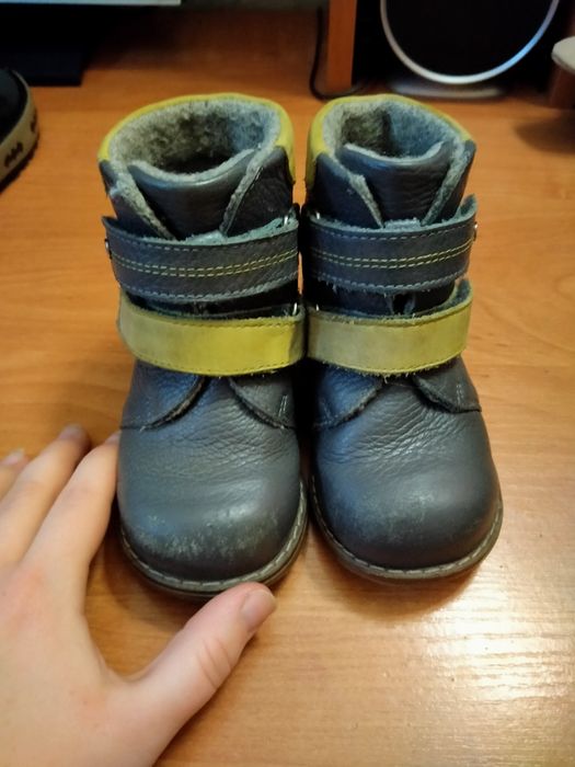 Продам ботинки на весну 22р