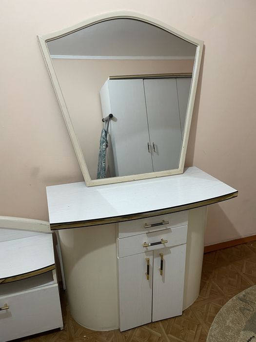 Продам спальный гарнитур